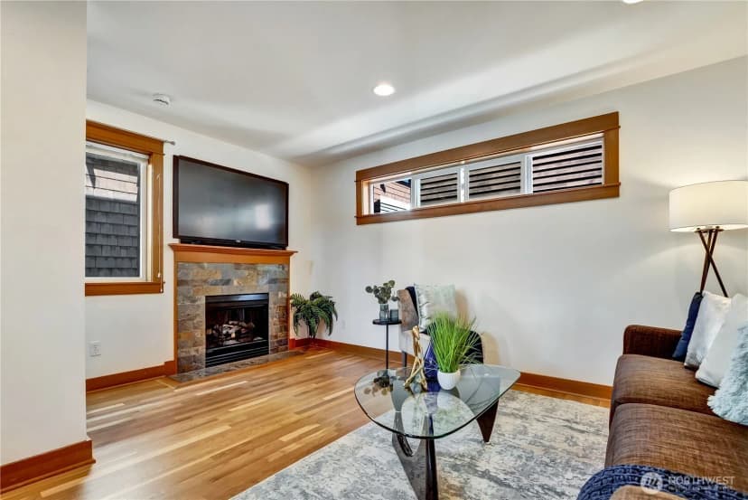 Property photo for 4516 Dayton Avenue N, Seattle photo 8