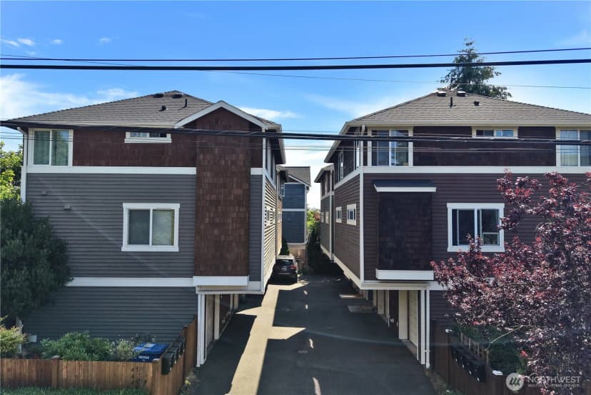 Property photo for 4516 Dayton Avenue N, Seattle photo 2