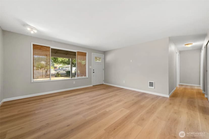 Property photo for 307 Whitesell Court Nw, Orting photo 3