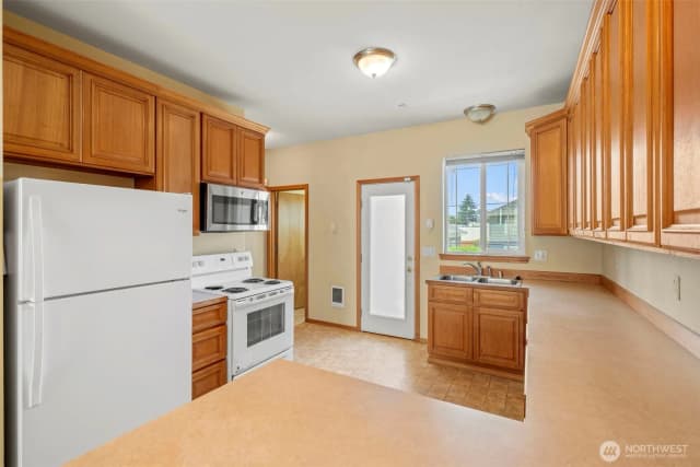 Property photo for 5621 S Lawrence Street #d, Tacoma photo 3