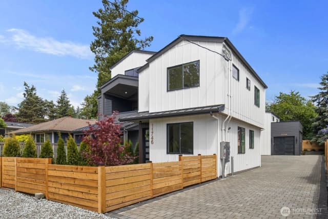 Property photo for 11746 Dayton Avenue N, Seattle photo 2