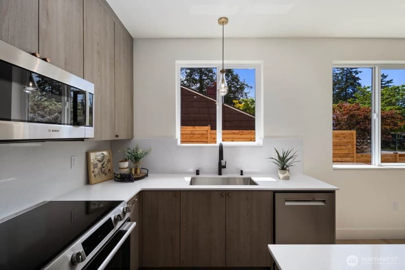 Property photo for 11746 Dayton Avenue N, Seattle photo 14