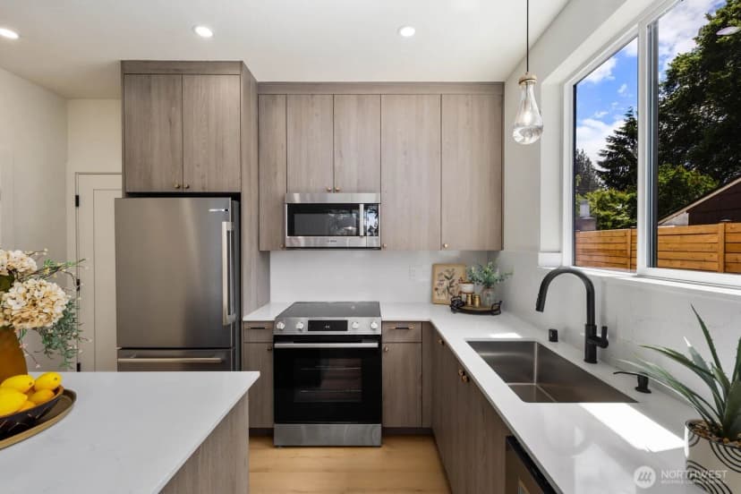 Property photo for 11746 Dayton Avenue N, Seattle photo 12