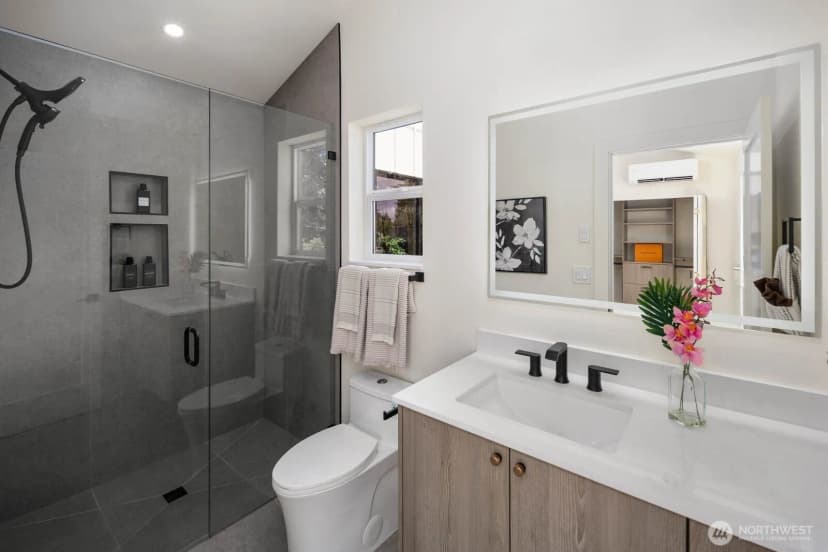 Property photo for 11746 Dayton Avenue N, Seattle photo 23