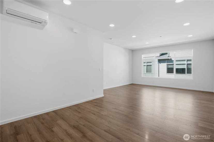 Property photo for 2328 N 185th #b, Shoreline photo 10
