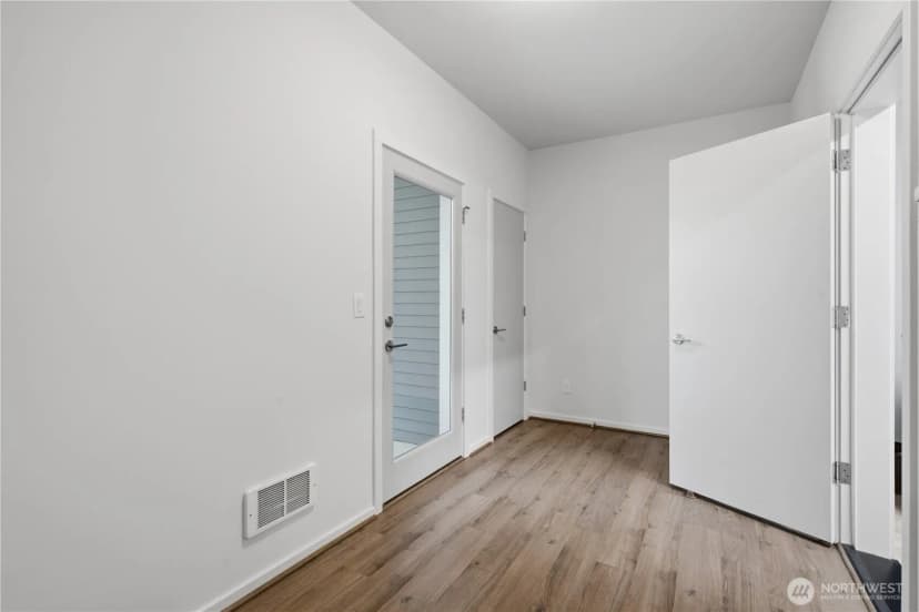 Property photo for 2328 N 185th #b, Shoreline photo 27