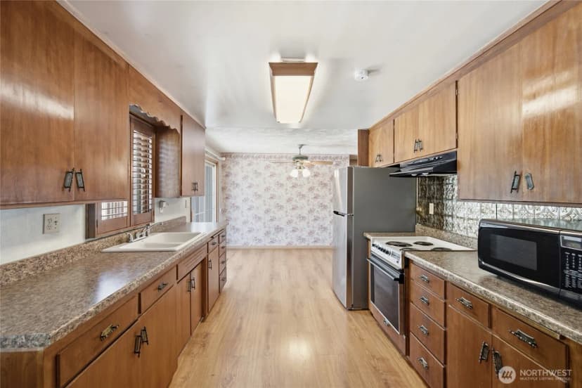 Property photo for 24325 16th Avenue S, Des Moines photo 12