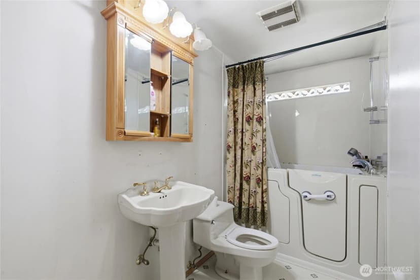 Property photo for 24325 16th Avenue S, Des Moines photo 19