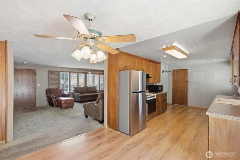 Property photo for 24325 16th Avenue S, Des Moines photo 11