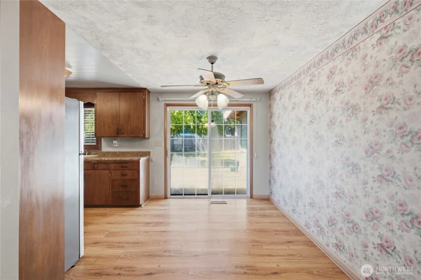 Property photo for 24325 16th Avenue S, Des Moines photo 10
