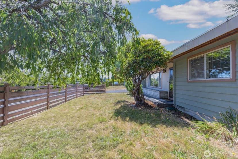 Property photo for 24325 16th Avenue S, Des Moines photo 3
