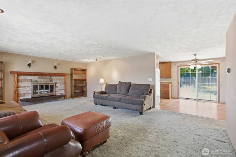 Property photo for 24325 16th Avenue S, Des Moines photo 4