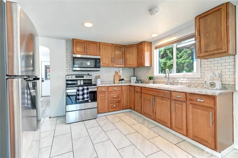Property photo for 2327 Harrison Avenue, Everett photo 12