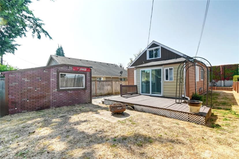 Property photo for 2327 Harrison Avenue, Everett photo 28