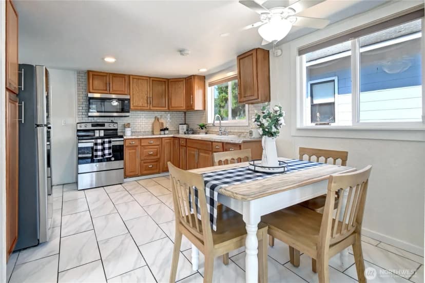 Property photo for 2327 Harrison Avenue, Everett photo 15