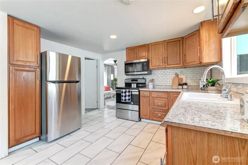 Property photo for 2327 Harrison Avenue, Everett photo 13