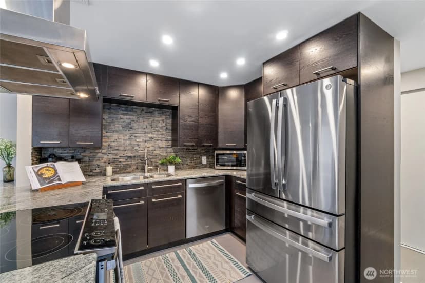 Property photo for 1120 8th Avenue #904, Seattle photo 12