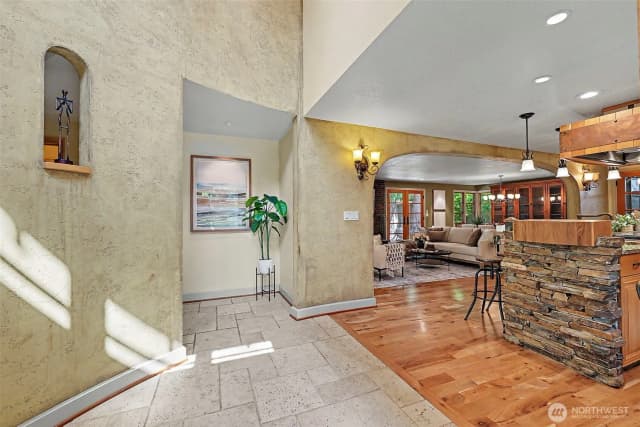Property photo for 12838 Ne 73rd Street, Kirkland photo 3