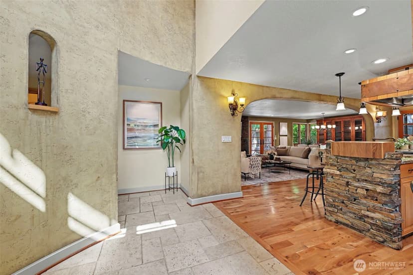 Property photo for 12838 Ne 73rd Street, Kirkland photo 3