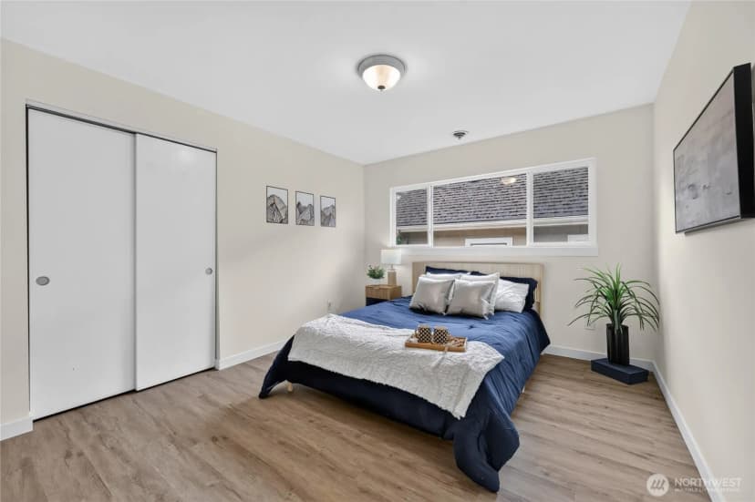 Property photo for 4042 5th Avenue Ne, Seattle photo 15