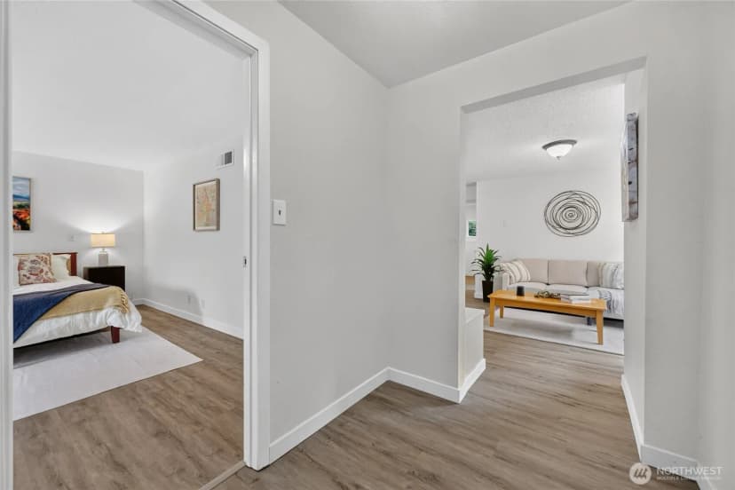 Property photo for 4042 5th Avenue Ne, Seattle photo 21