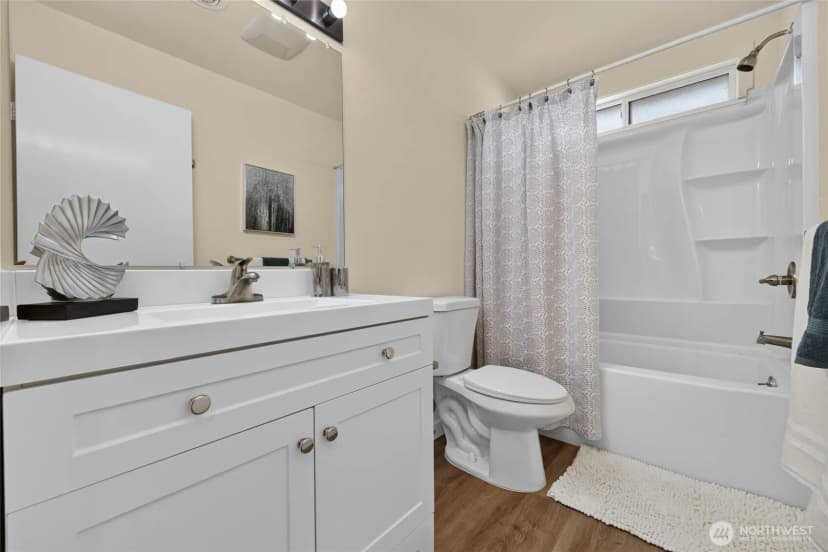 Property photo for 4042 5th Avenue Ne, Seattle photo 17