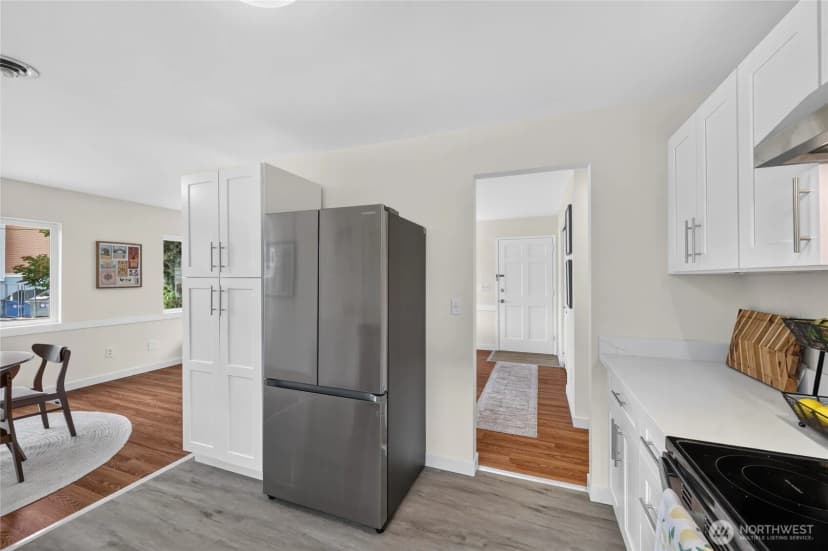 Property photo for 4042 5th Avenue Ne, Seattle photo 14