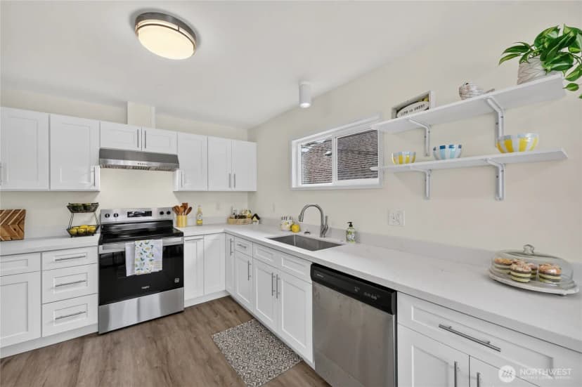 Property photo for 4042 5th Avenue Ne, Seattle photo 12