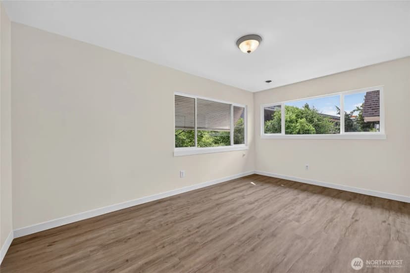 Property photo for 4042 5th Avenue Ne, Seattle photo 16