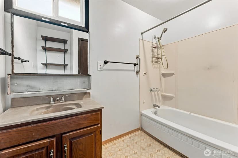 Property photo for 7955 29th Avenue Sw, Seattle photo 9