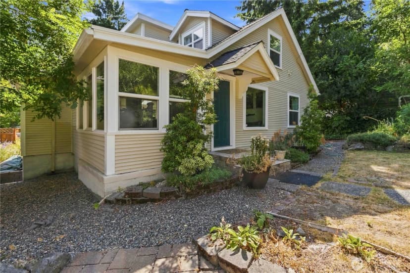 Property photo for 14350 Corliss Avenue N, Seattle photo 7