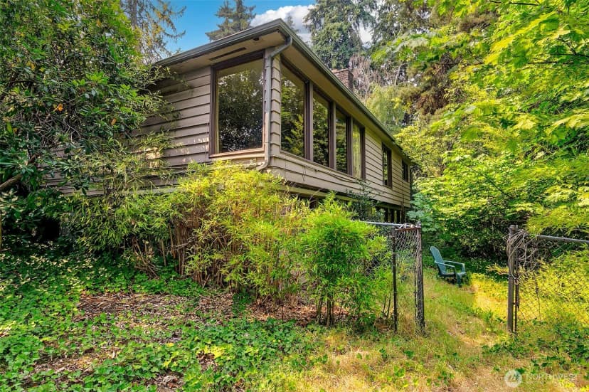 Property photo for 14048 41st Avenue Ne, Seattle photo 23