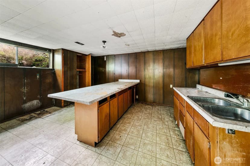Property photo for 14048 41st Avenue Ne, Seattle photo 13