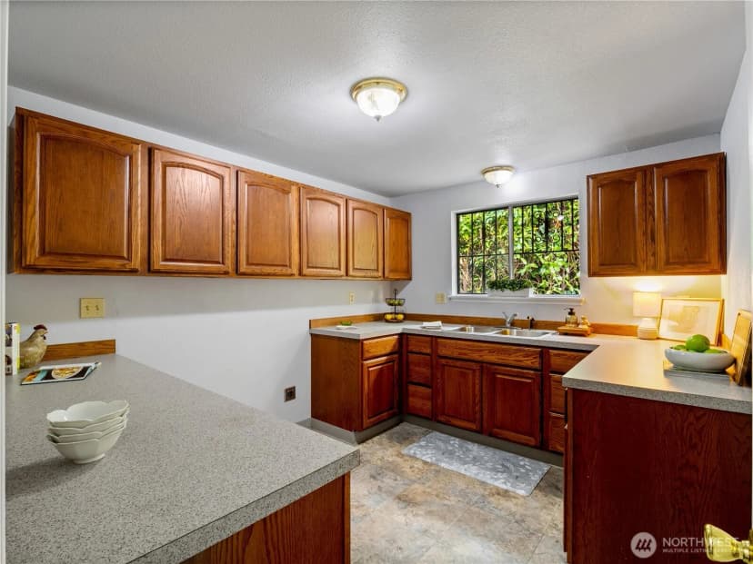 Property photo for 3102 Bridgeport Way W, University Place photo 9