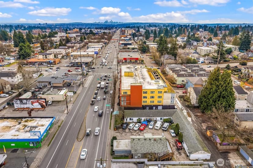 Property photo for 10531 Aurora Avenue N, Seattle photo 11