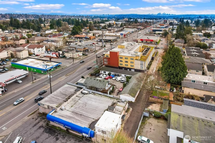 Property photo for 10531 Aurora Avenue N, Seattle photo 10