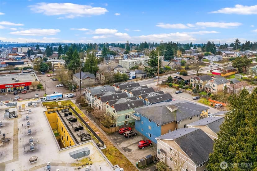 Property photo for 10531 Aurora Avenue N, Seattle photo 8