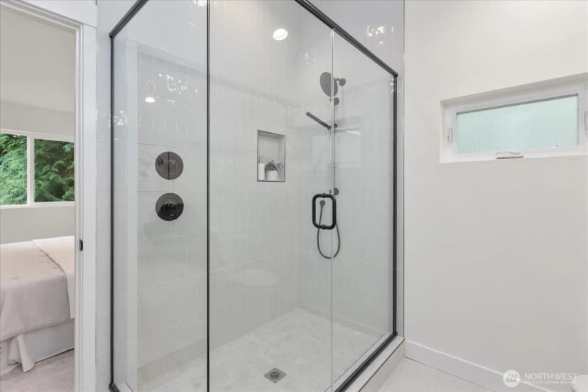 Property photo for 10326 B Ashworth Avenue N, Seattle photo 13