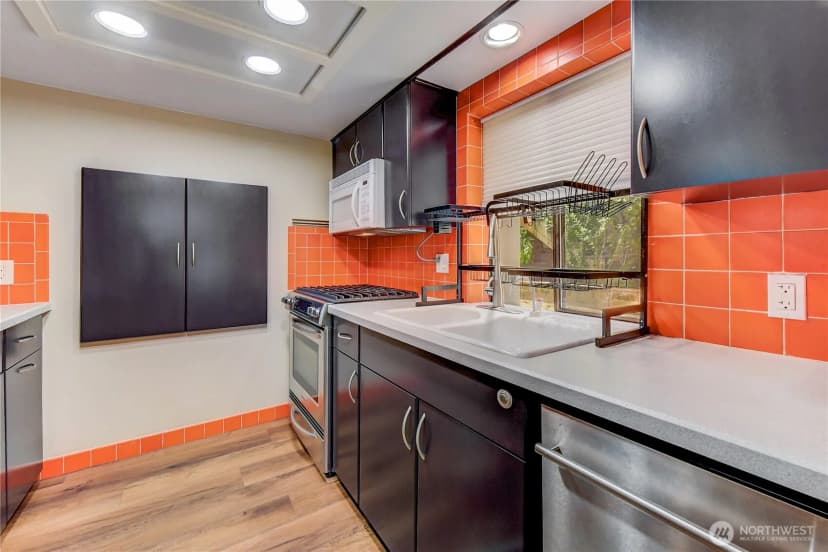 Property photo for 5038 California Avenue Sw #1, Seattle photo 8