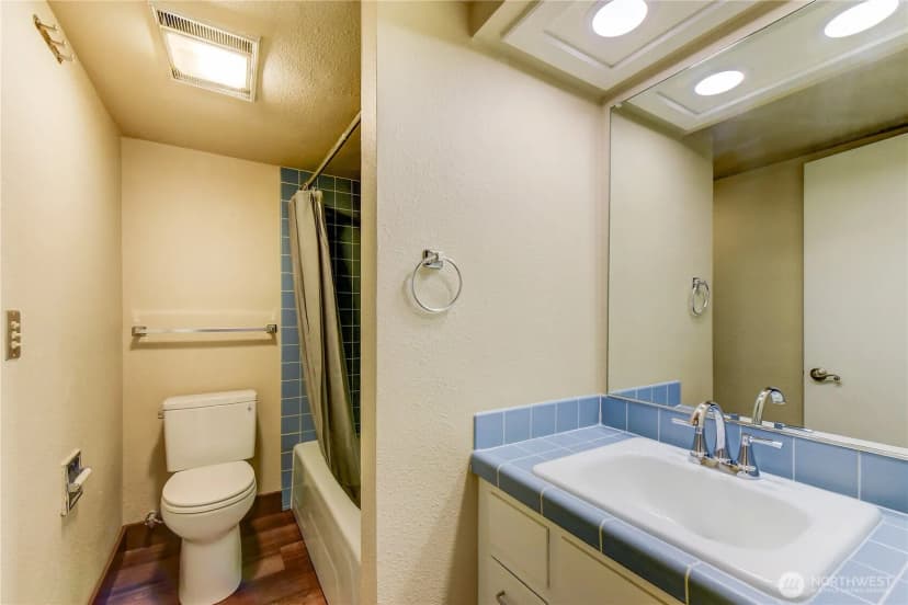 Property photo for 5038 California Avenue Sw #1, Seattle photo 17