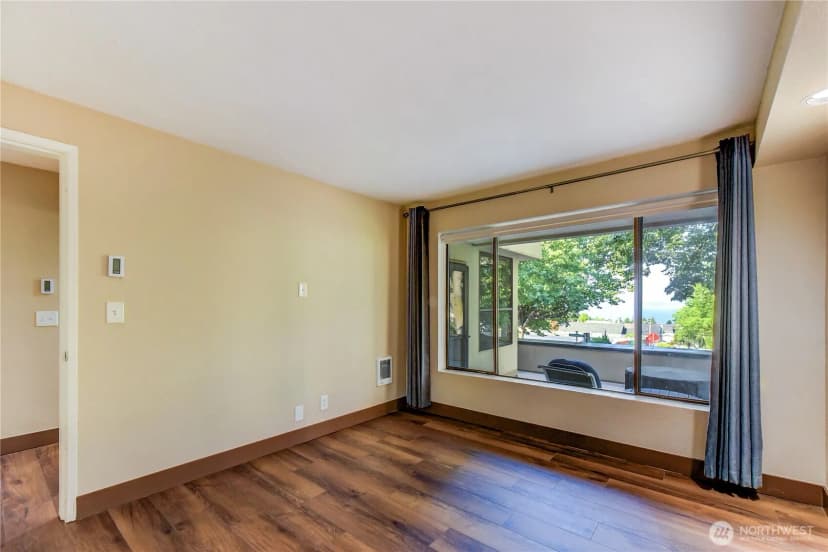 Property photo for 5038 California Avenue Sw #1, Seattle photo 11