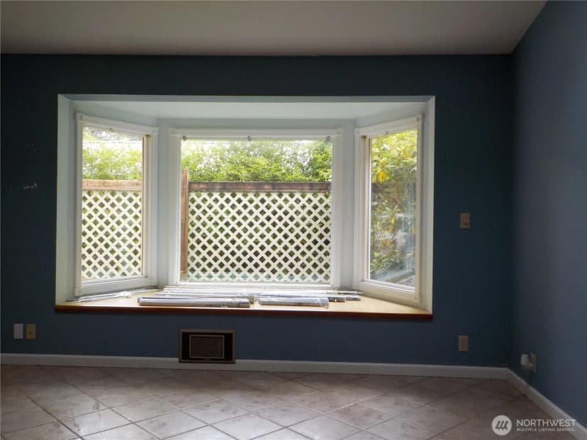 Property photo for 15701 Birch St, Long Beach photo 9