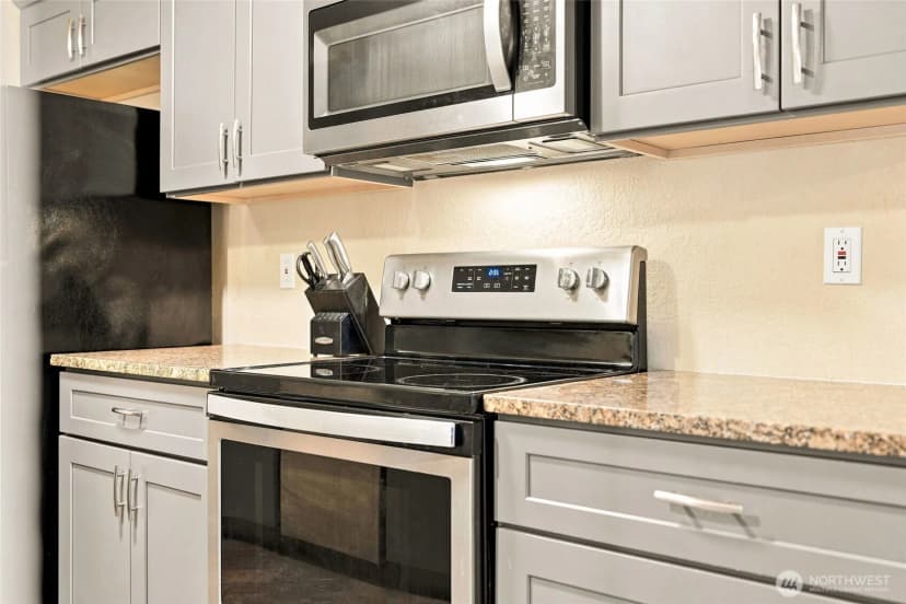 Property photo for 9815 Holly Drive #a-307, Everett photo 12