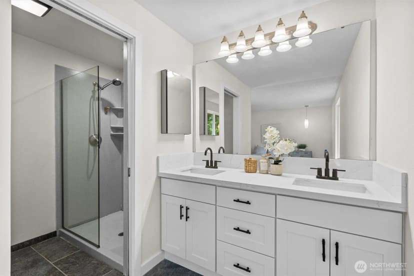 Property photo for 3020 169th Avenue Ne, Bellevue photo 14