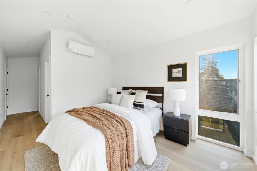 Property photo for 4907 Sw Canada Drive, Seattle photo 11