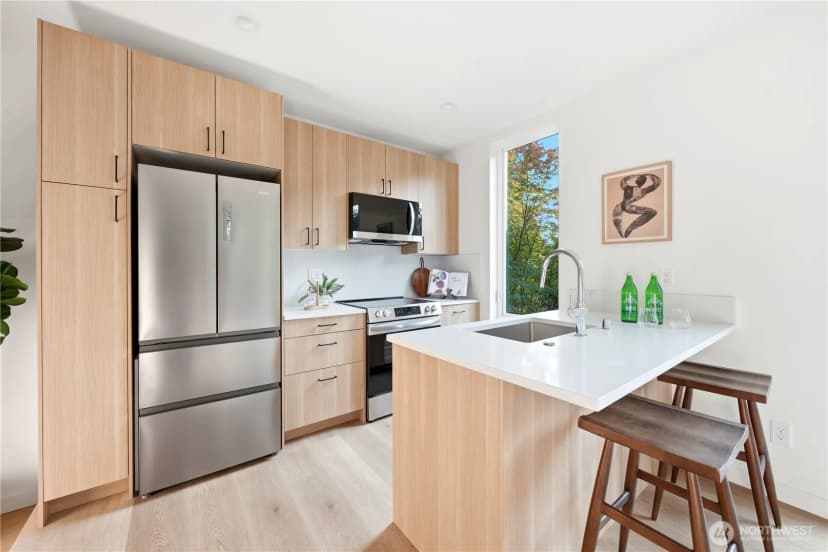 Property photo for 4907 Sw Canada Drive, Seattle photo 3