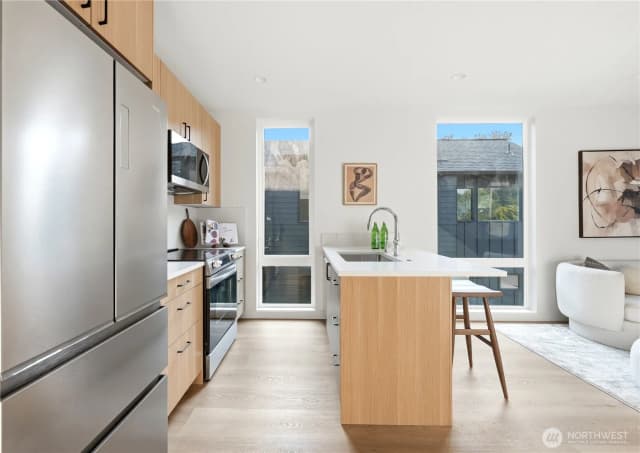 Property photo for 4907 Sw Canada Drive, Seattle photo 4