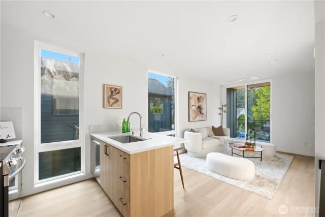 Property photo for 4907 Sw Canada Drive, Seattle photo 5