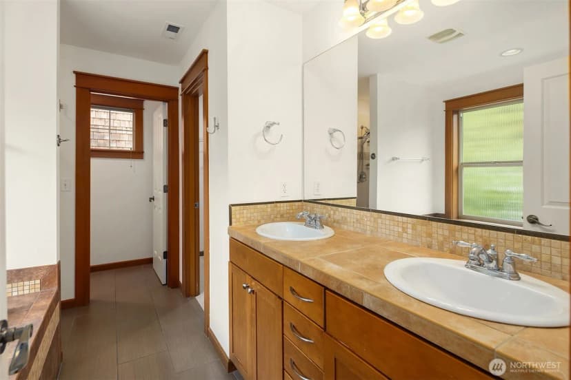 Property photo for 1905 Ne 125th Street, Seattle photo 15