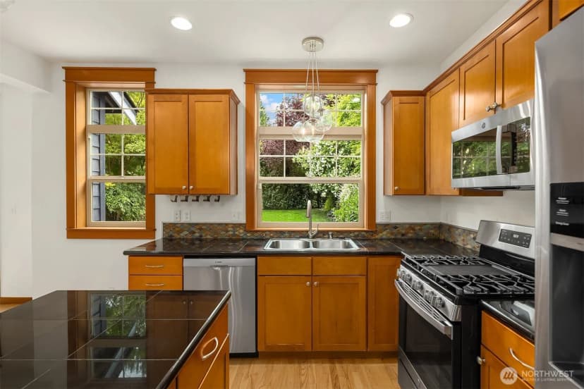 Property photo for 1905 Ne 125th Street, Seattle photo 9